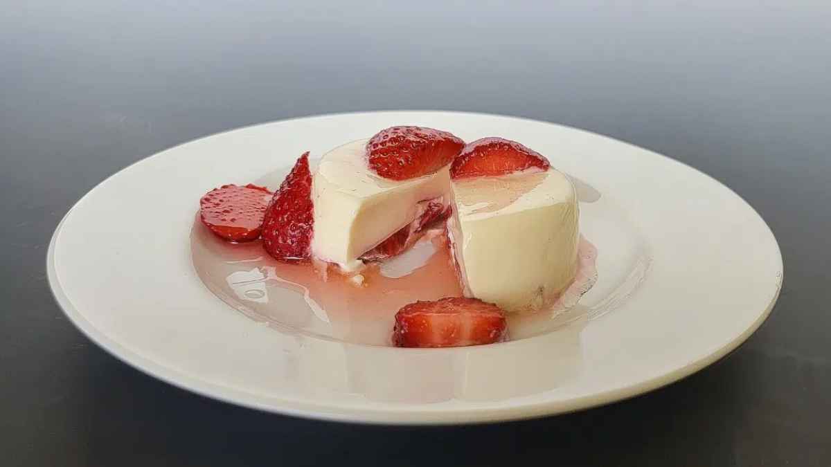 Strawberry Panna Cotta Recipe. 