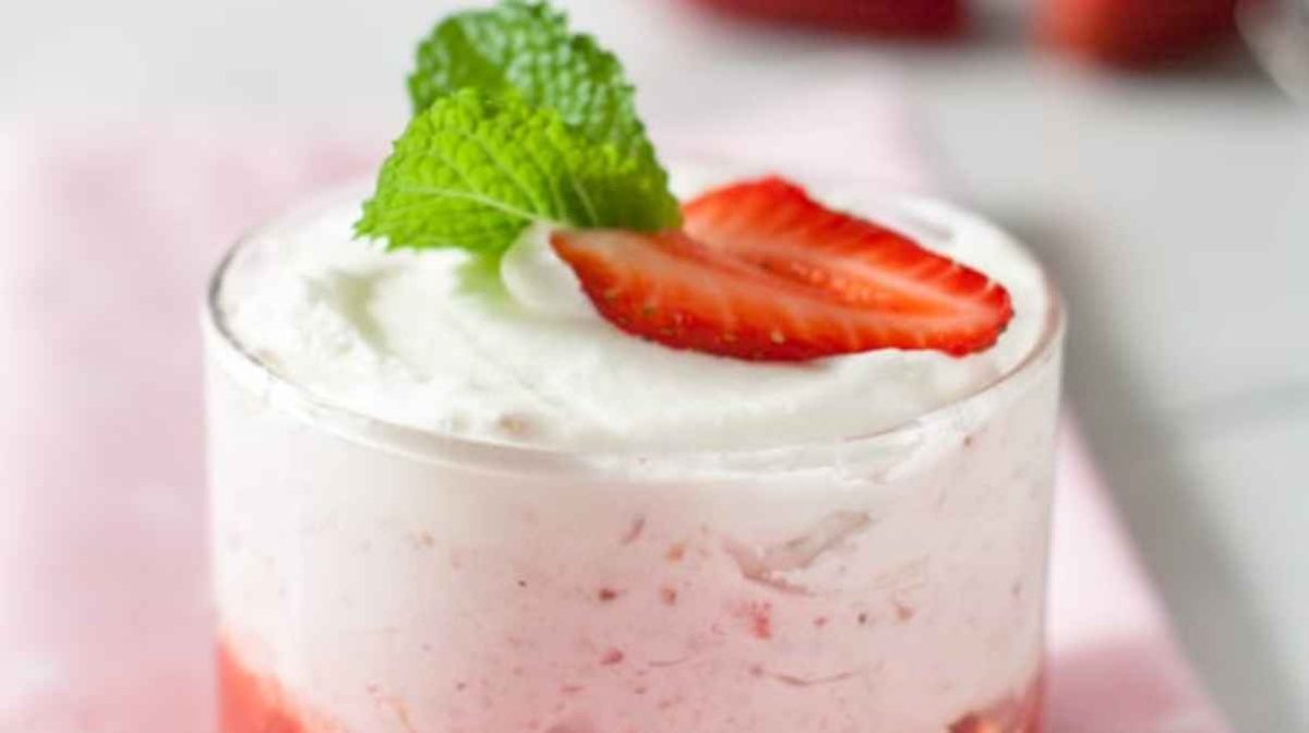 Strawberry Parfait (Strawberry Fool). 