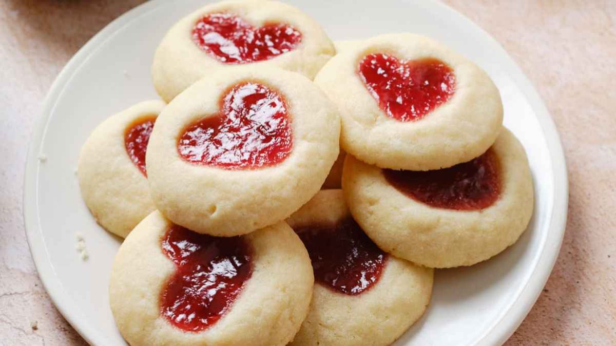Strawberry Thumbprint Cookies. 