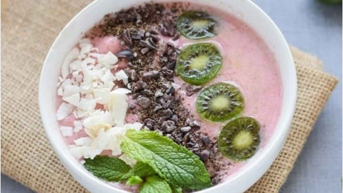 Strawberry Banana Smoothie Bowl. 