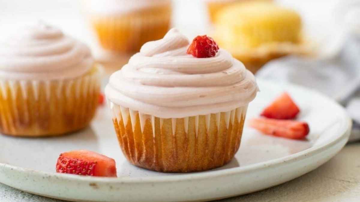 Strawberry Lemonade Cupcakes.