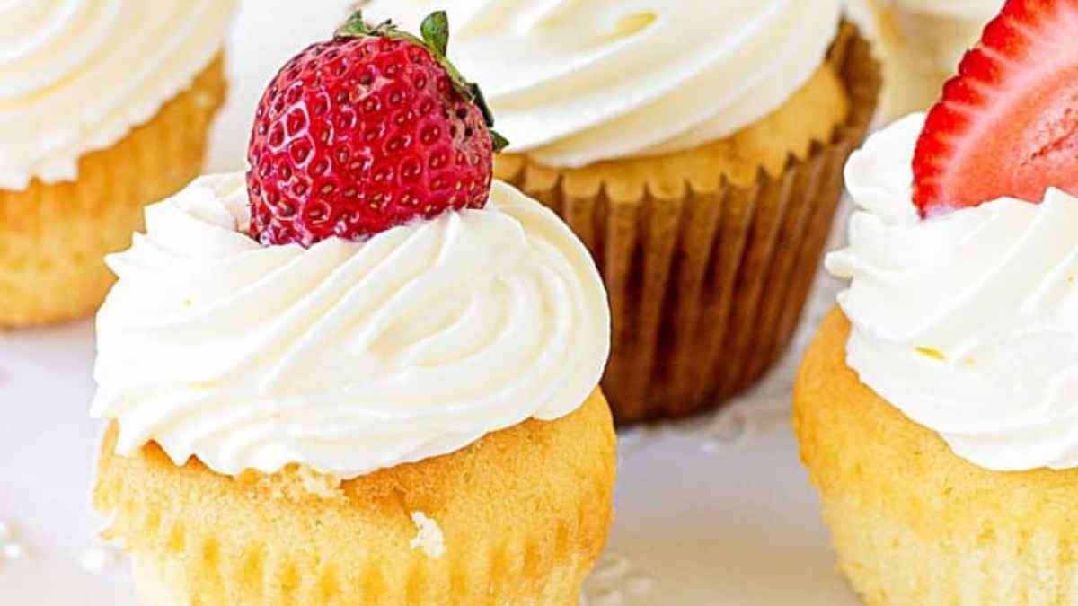 Strawberry Shortcake Cupcakes. 