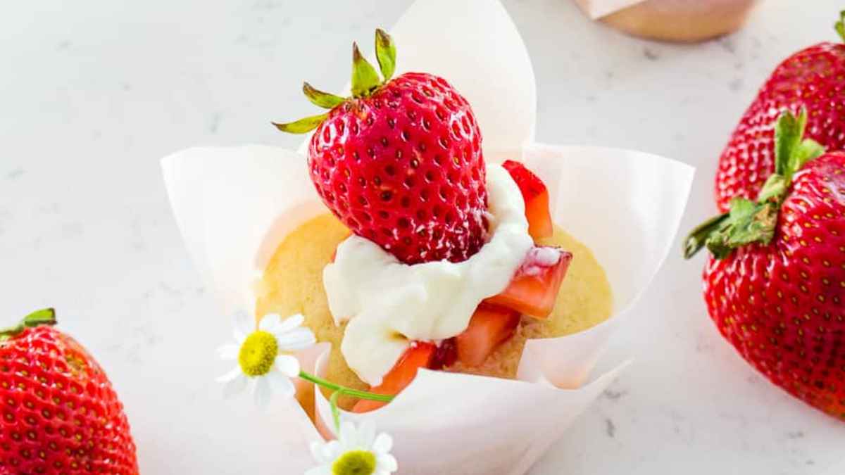 Strawberry Shortcake Cupcakes With Lemon Whipped Cream. 
