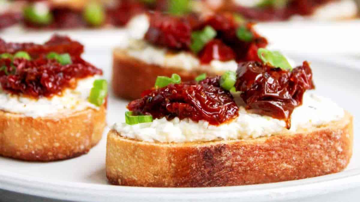 Sun Dried Tomato Bruschetta (Easy Appetizer).