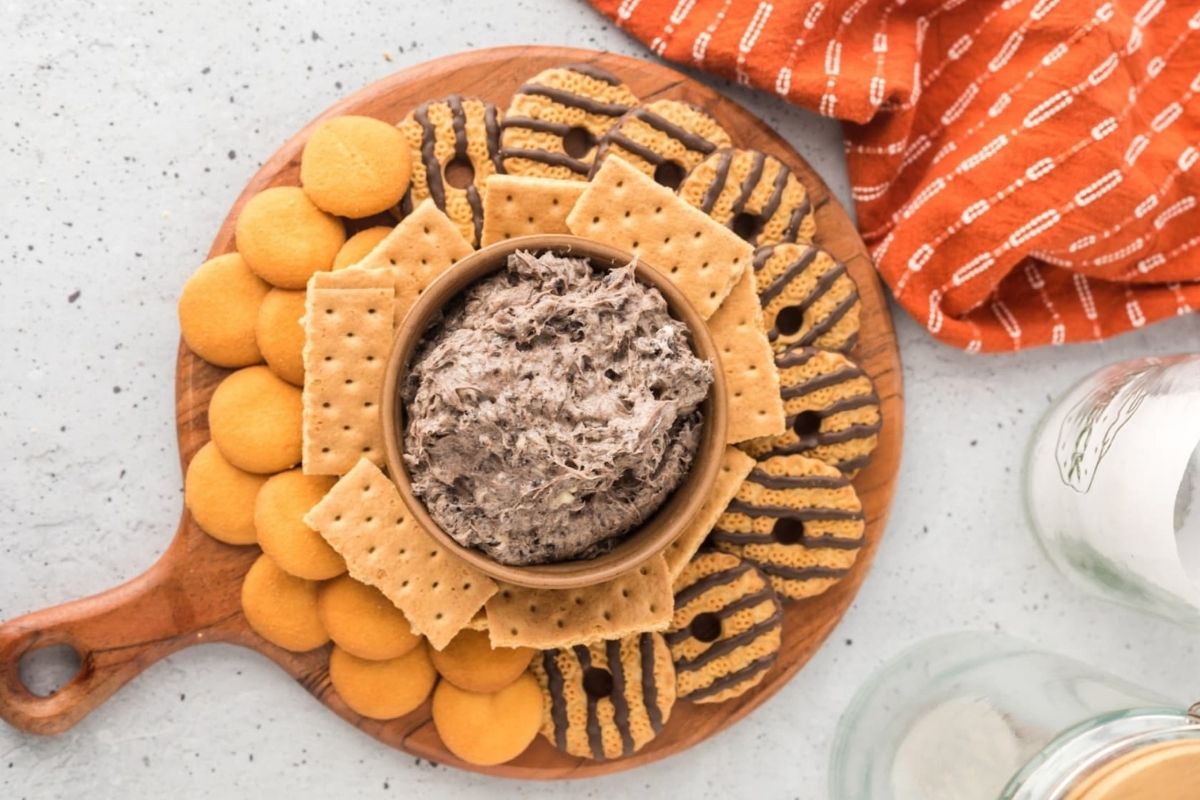 Sweet And Creamy Oreo Dip