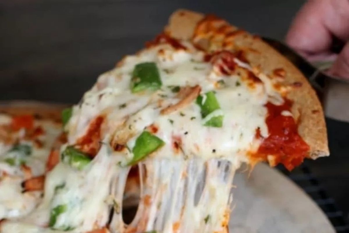 Turkey Tomato Cheese Pizza Recipe