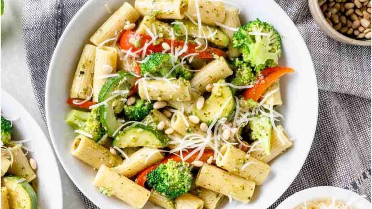 Veggie Pesto Pasta. 