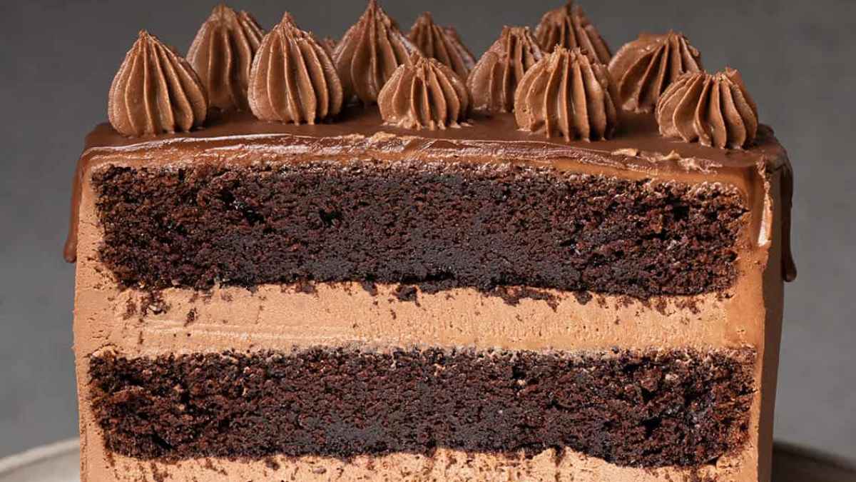 Triple Chocolate Cake (Video).
