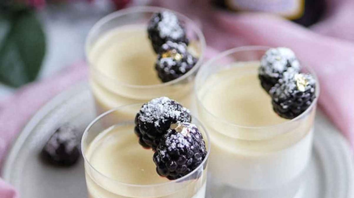 30 Minute No Bake Dessert: Panna Cotta With Mixed Berry Compote.