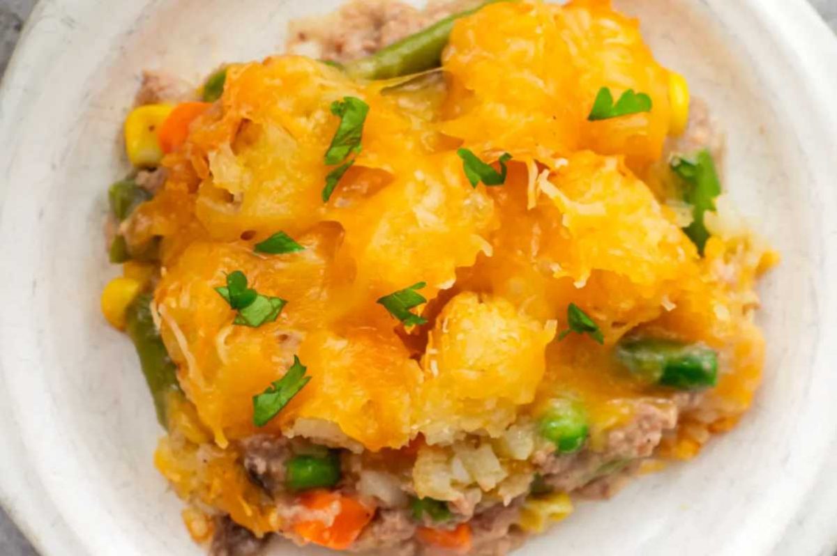 5-Ingredient Easy Ground Beef Tater Tot Casserole.