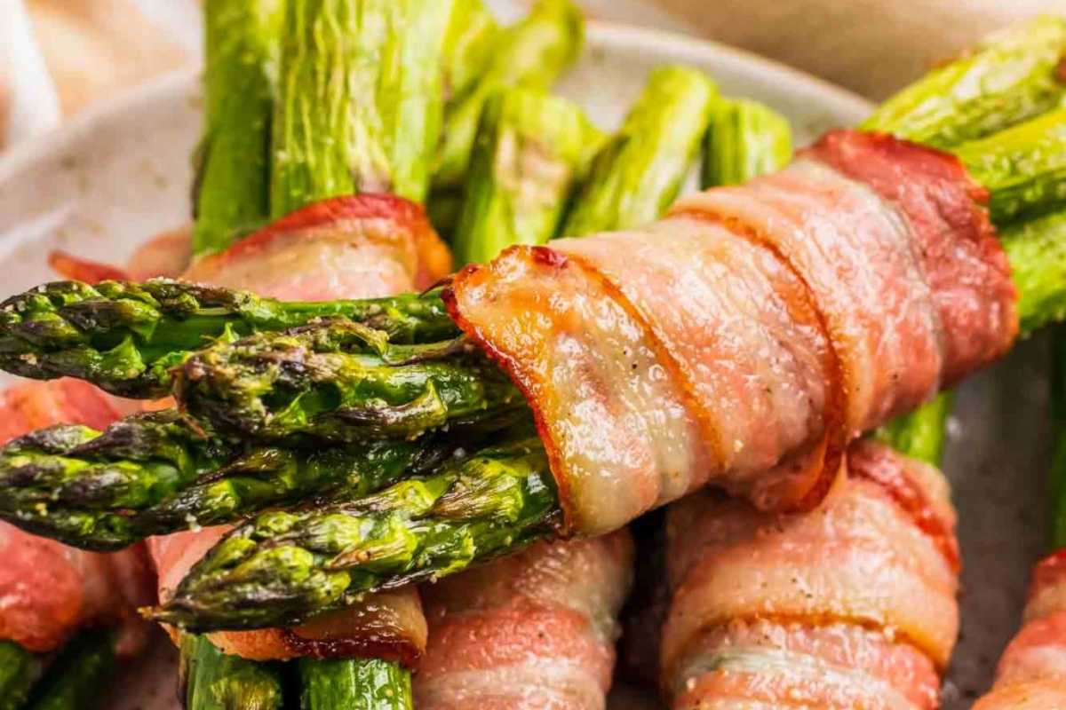 Bacon Wrapped Asparagus (Easy Recipe!). 