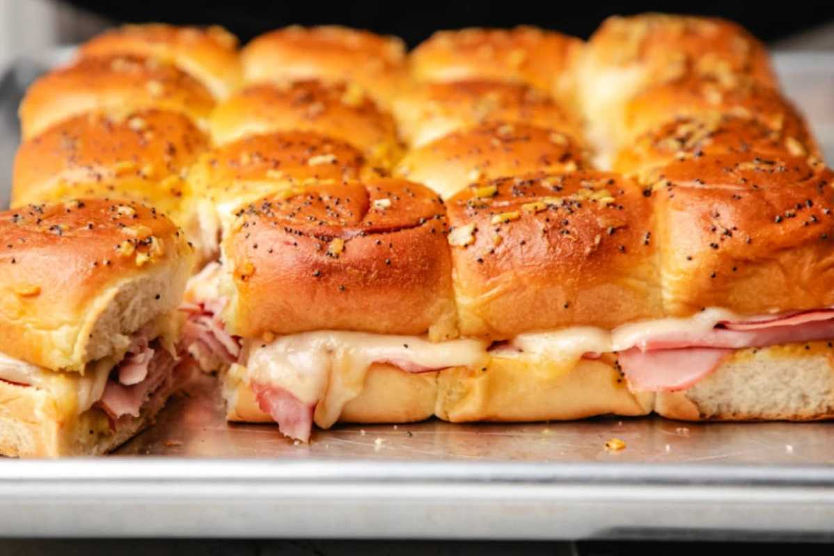 Baked Ham And Cheese Sliders. 