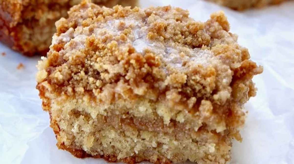 Banana Crumb Coffee Cake Recipe. 
