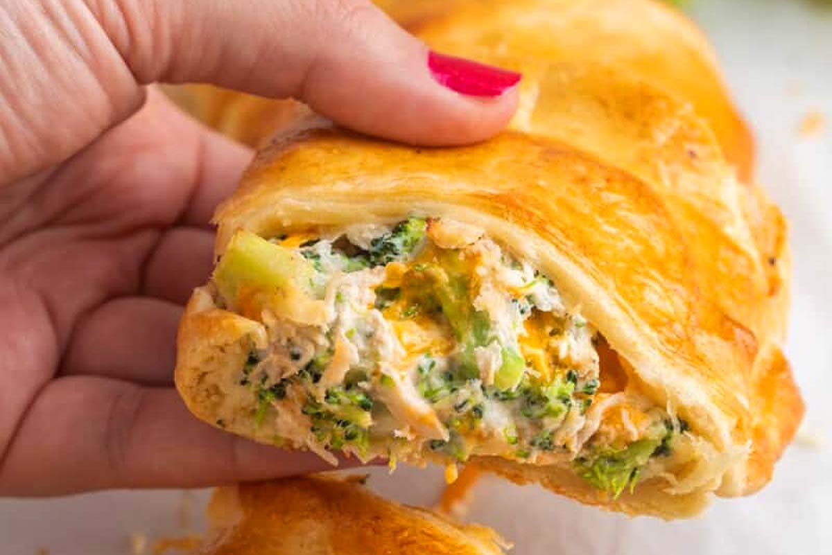 Cheesy Chicken and Broccoli Ring