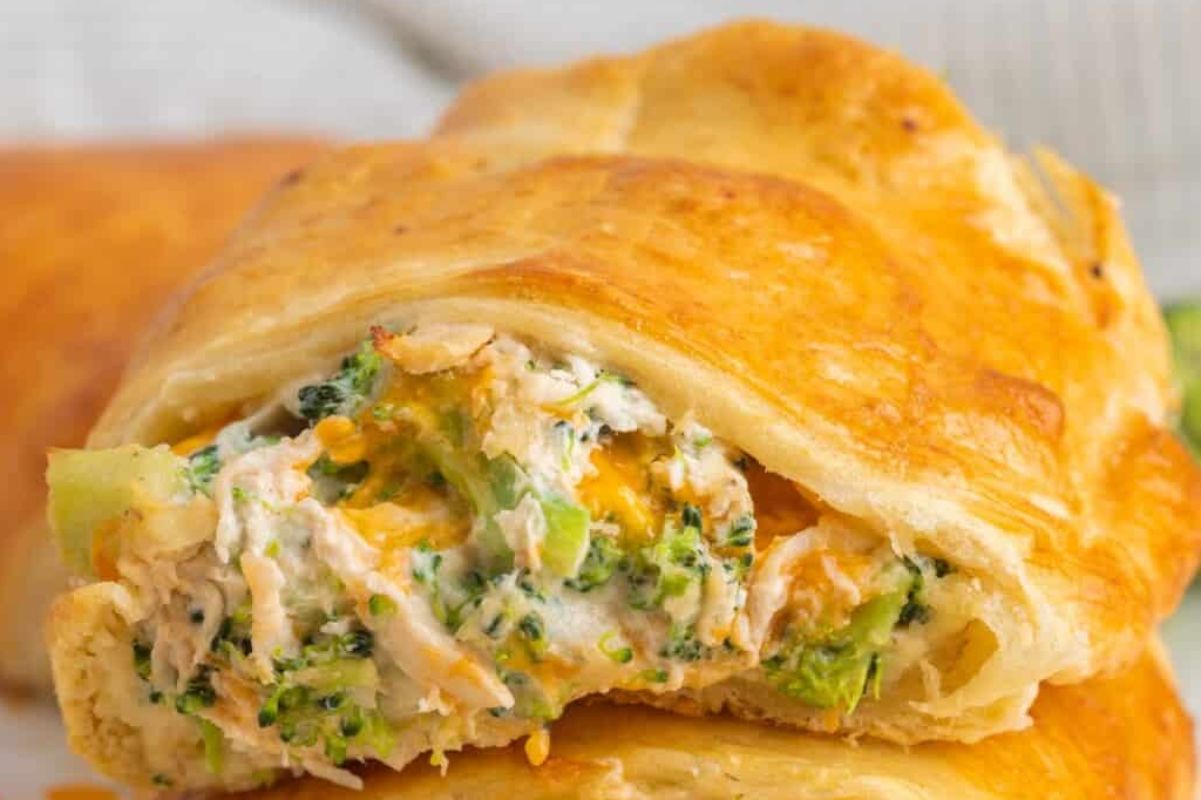 Cheesy Chicken And Broccoli Crescent Ring
