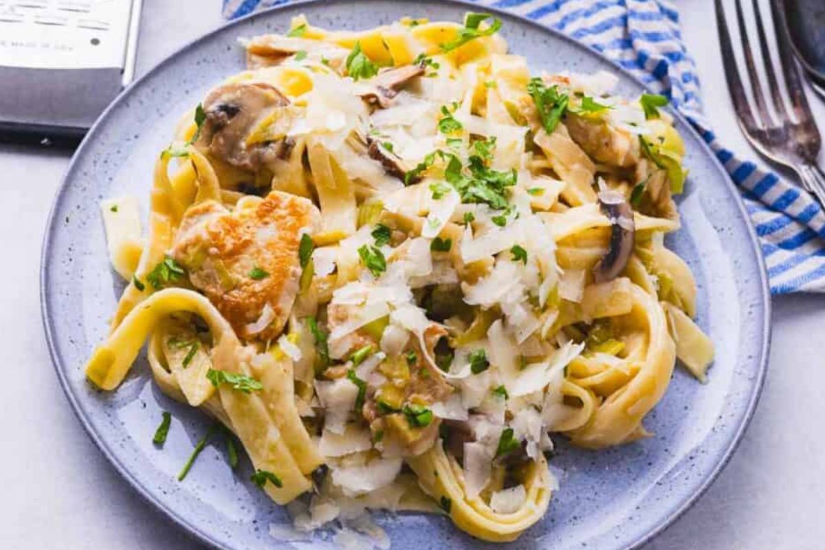 Chicken Carbonara With Leek And Mushrooms