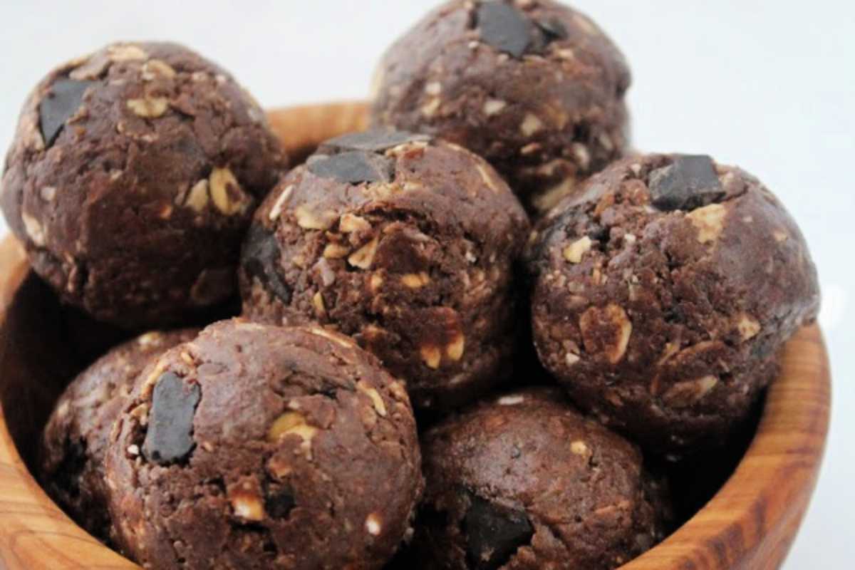 Chocolate Protein Energy Bites. 