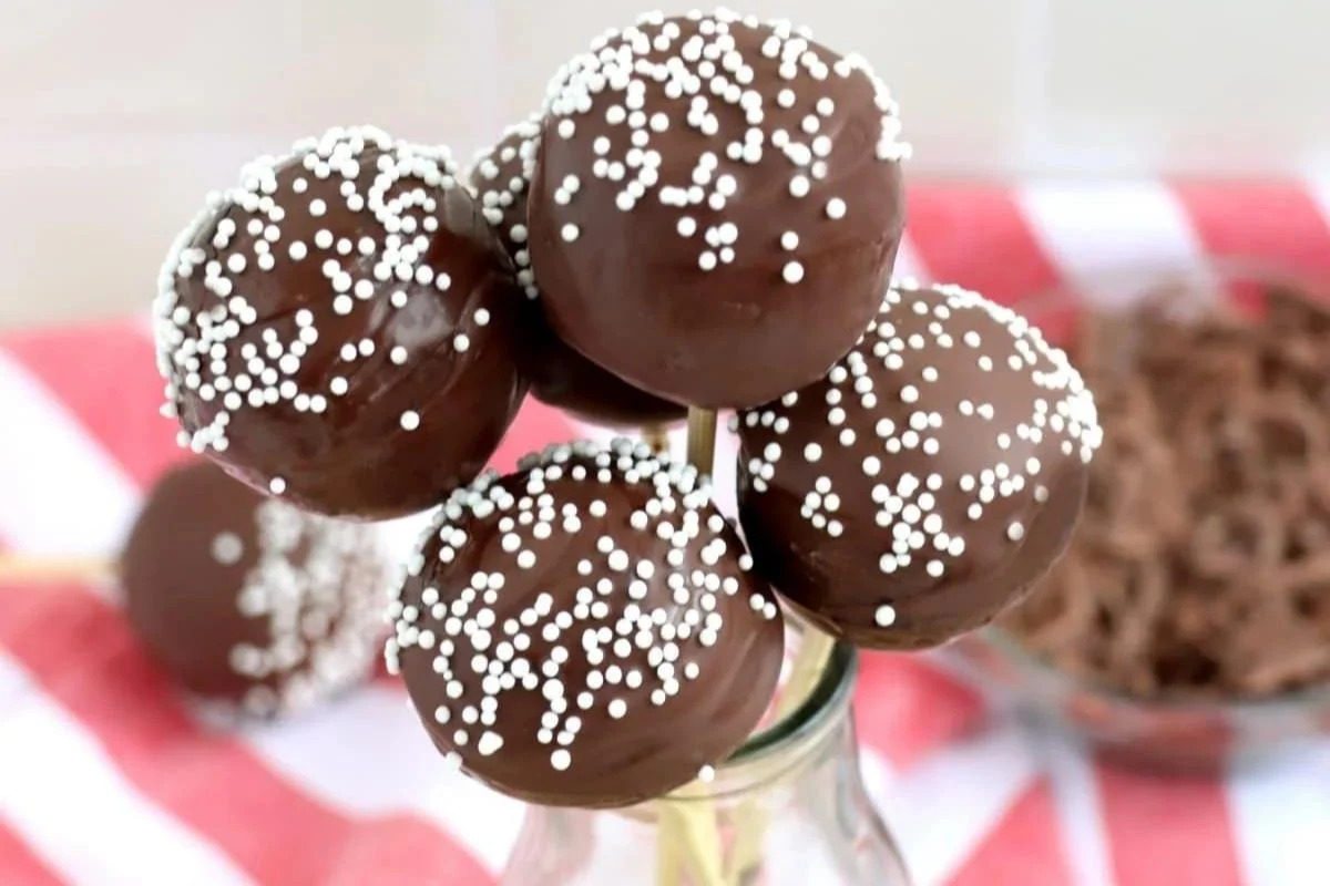 Copycat Starbucks Cake Pop Recipe. 