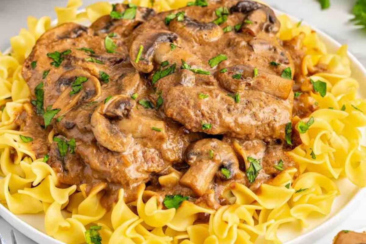 Crock Pot Cube Steak And Gravy. 