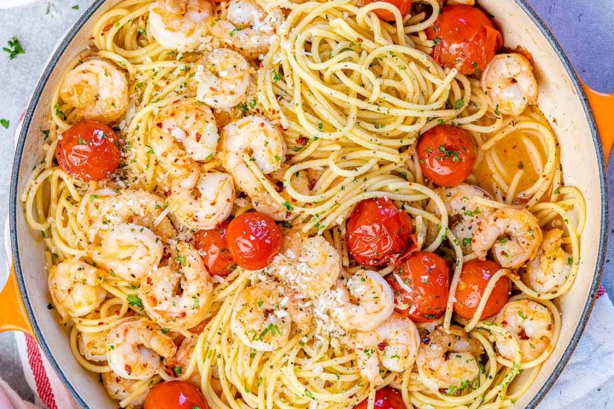 Easy Garlic Shrimp Pasta.