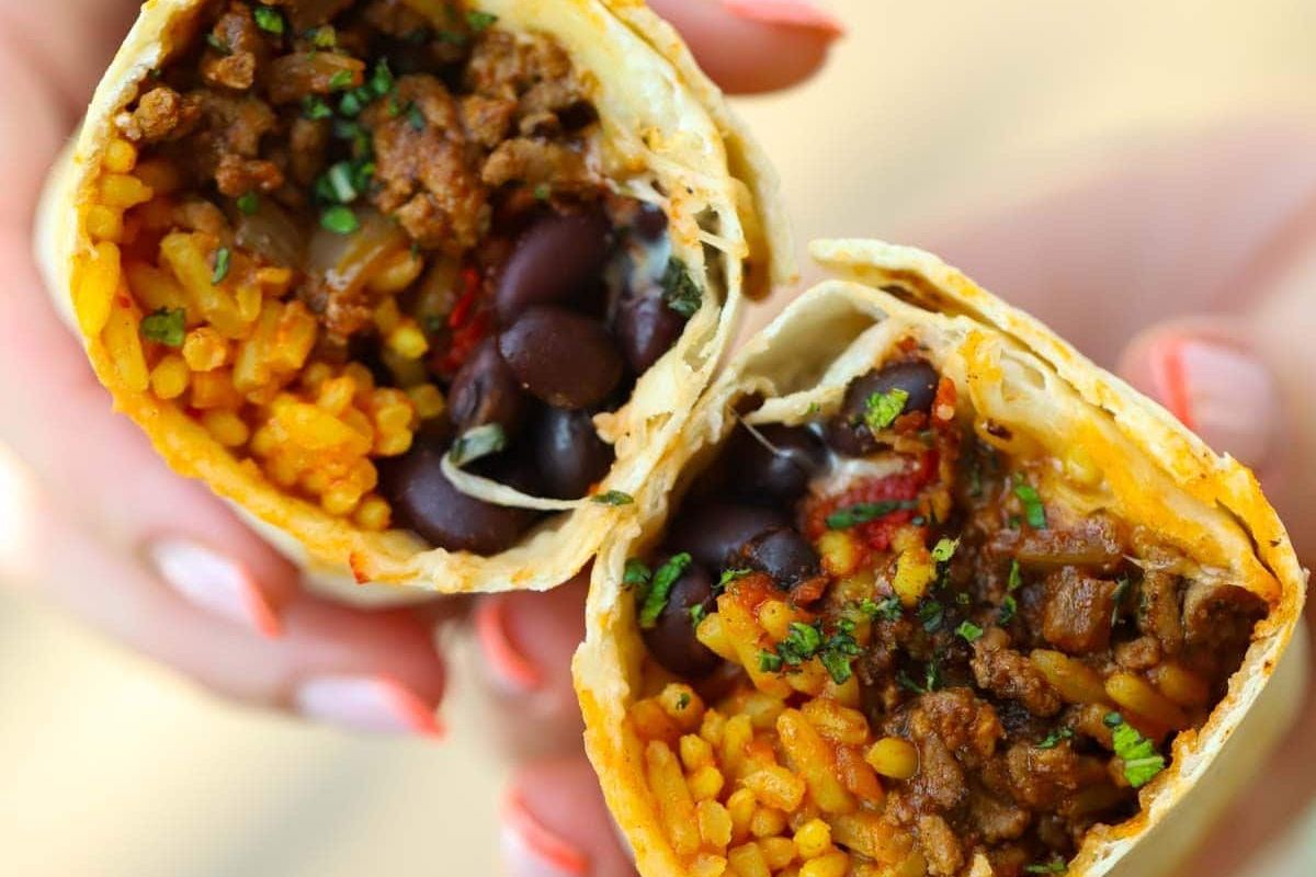 Easiest Ever Beef Burritos {30 Minute Meal}. 
