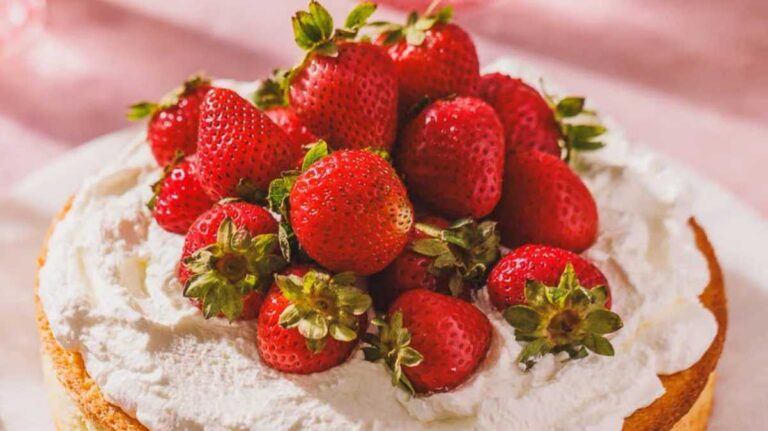Easy 4-Ingredient Sponge Cake Recipe.