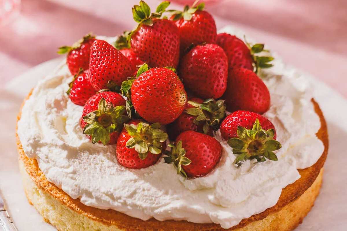 Easy 4-Ingredient Sponge Cake Recipe. 