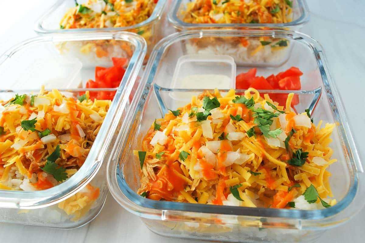 Easy Buffalo Chicken Meal Prep Bowls {Low-Carb Option}. 