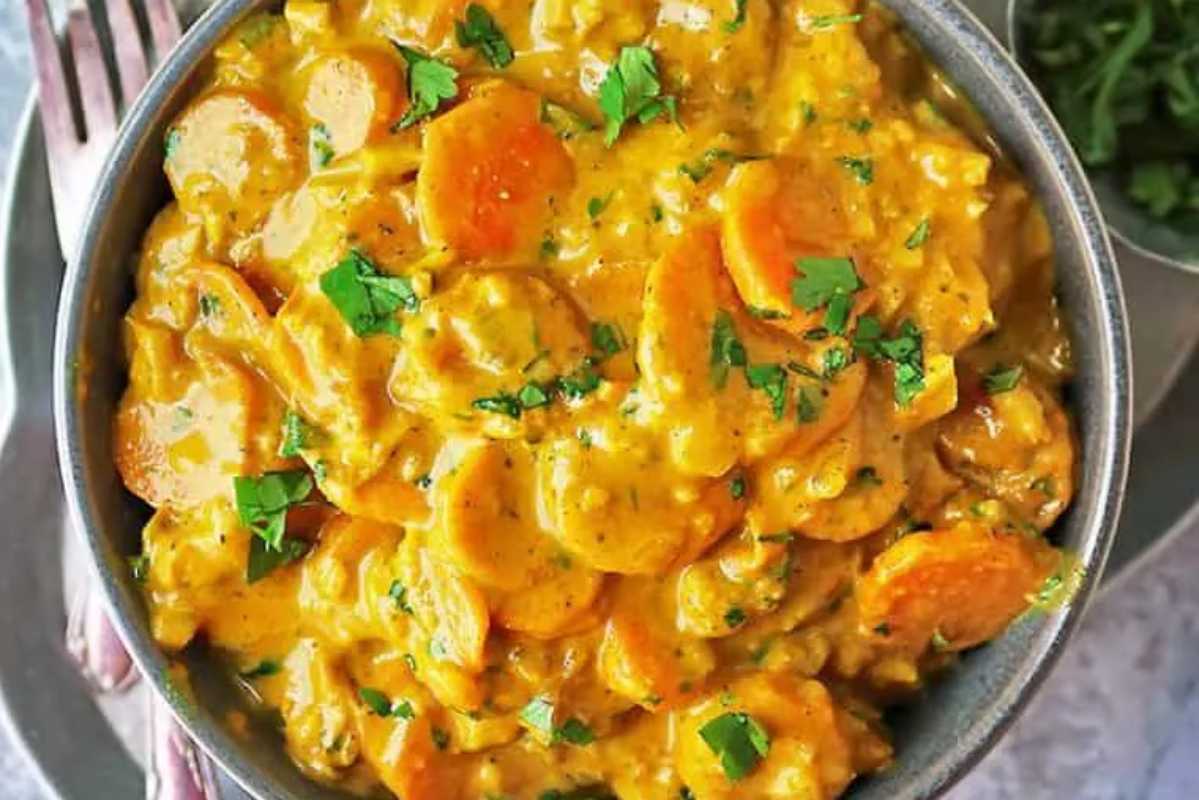 Easy Carrot Curry (A Vegan Recipe). 