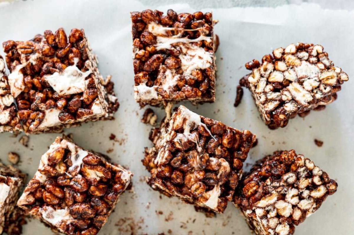 Easy Chocolate Puffed Wheat Squares With Marshmallows. 