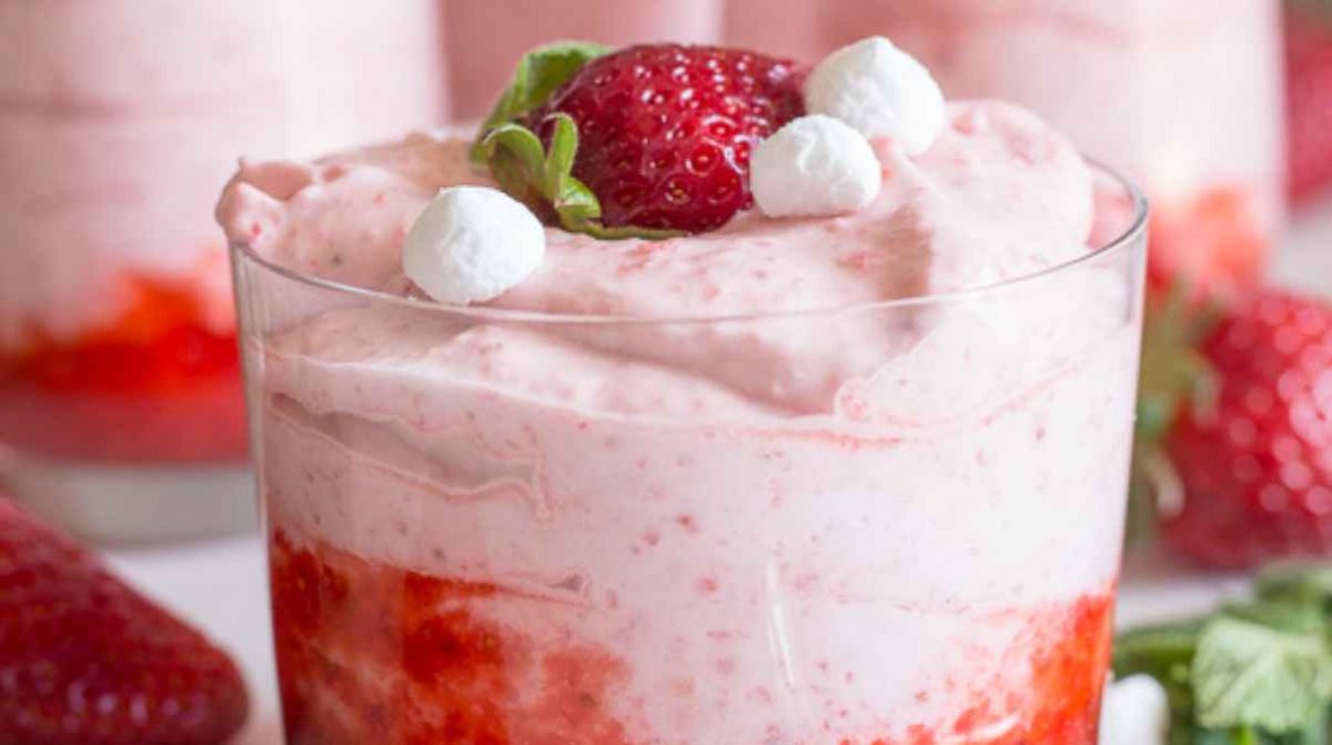Easy Fresh Strawberry Mousse Recipe.