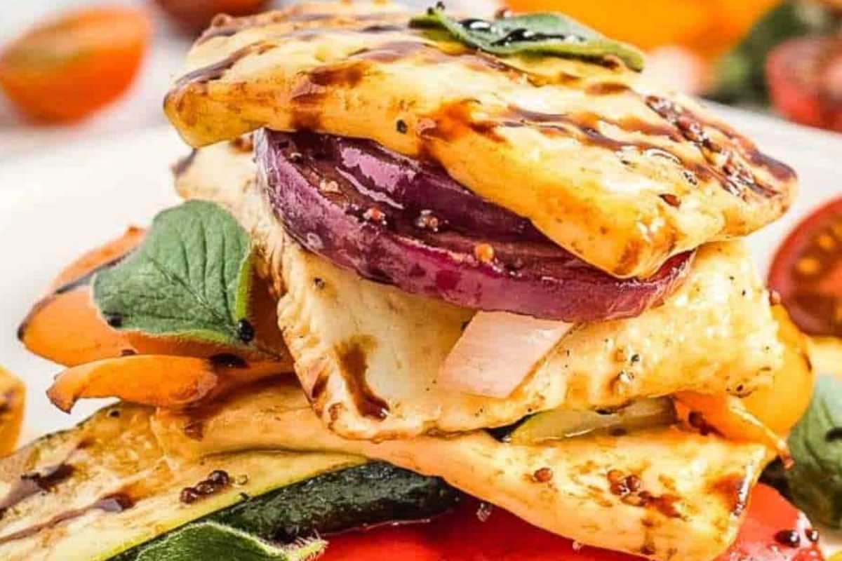 Easy Halloumi Salad Recipe. 