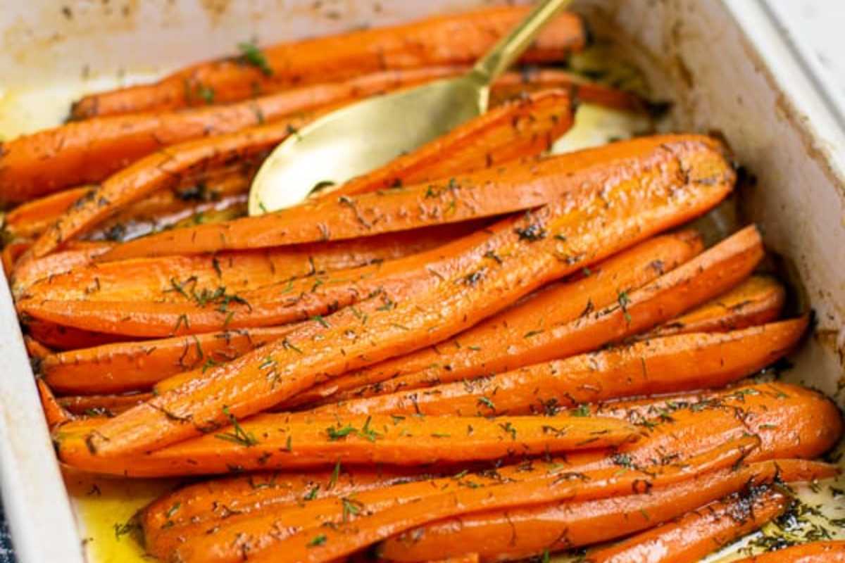 Easy Roasted Carrots With Dill. 