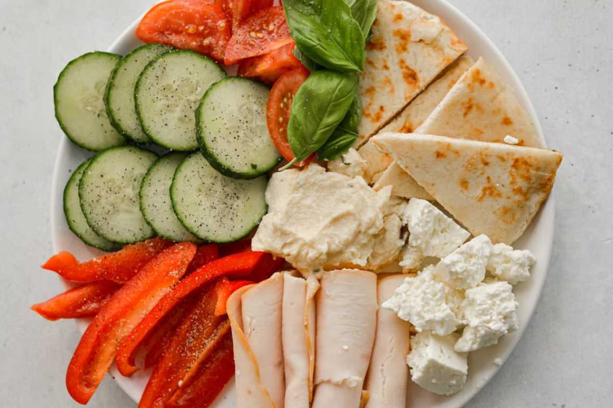 Easy Snack Plate Ideas ("Girl Dinner"). 