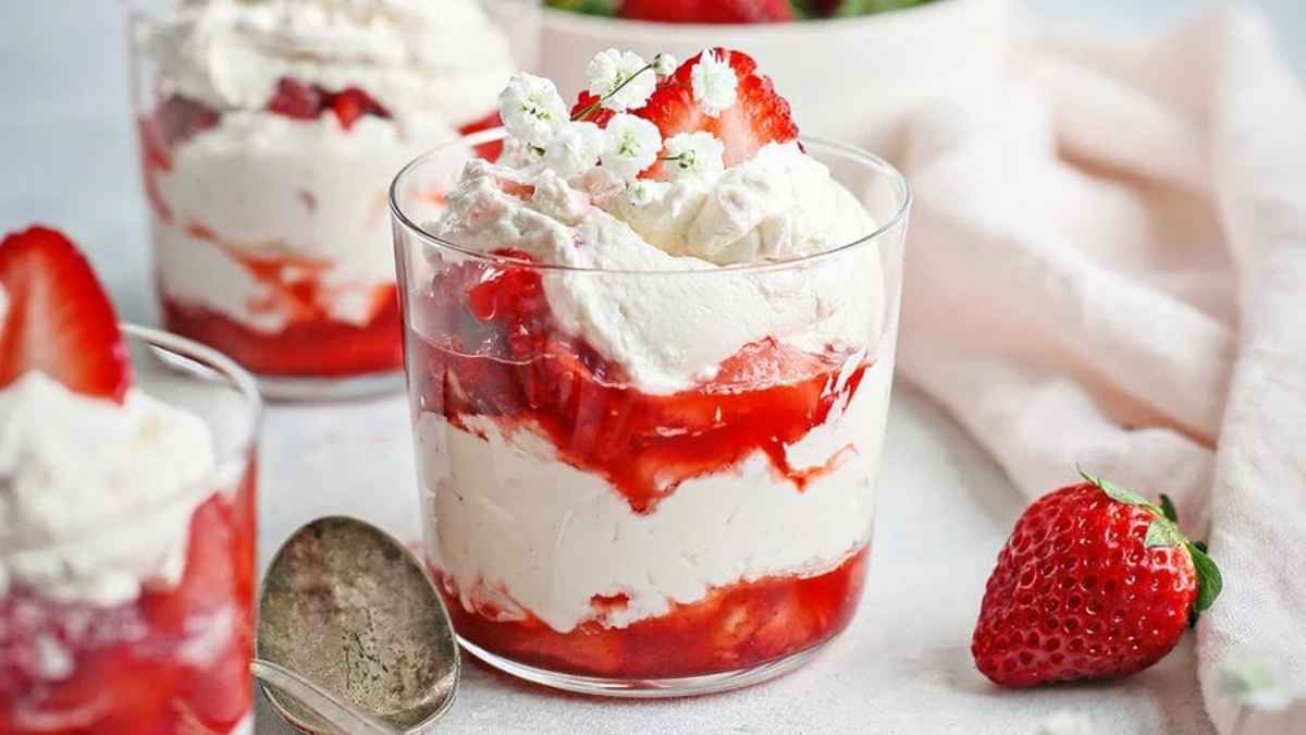Easy Strawberry Fool (The Best Strawberries and Cream).