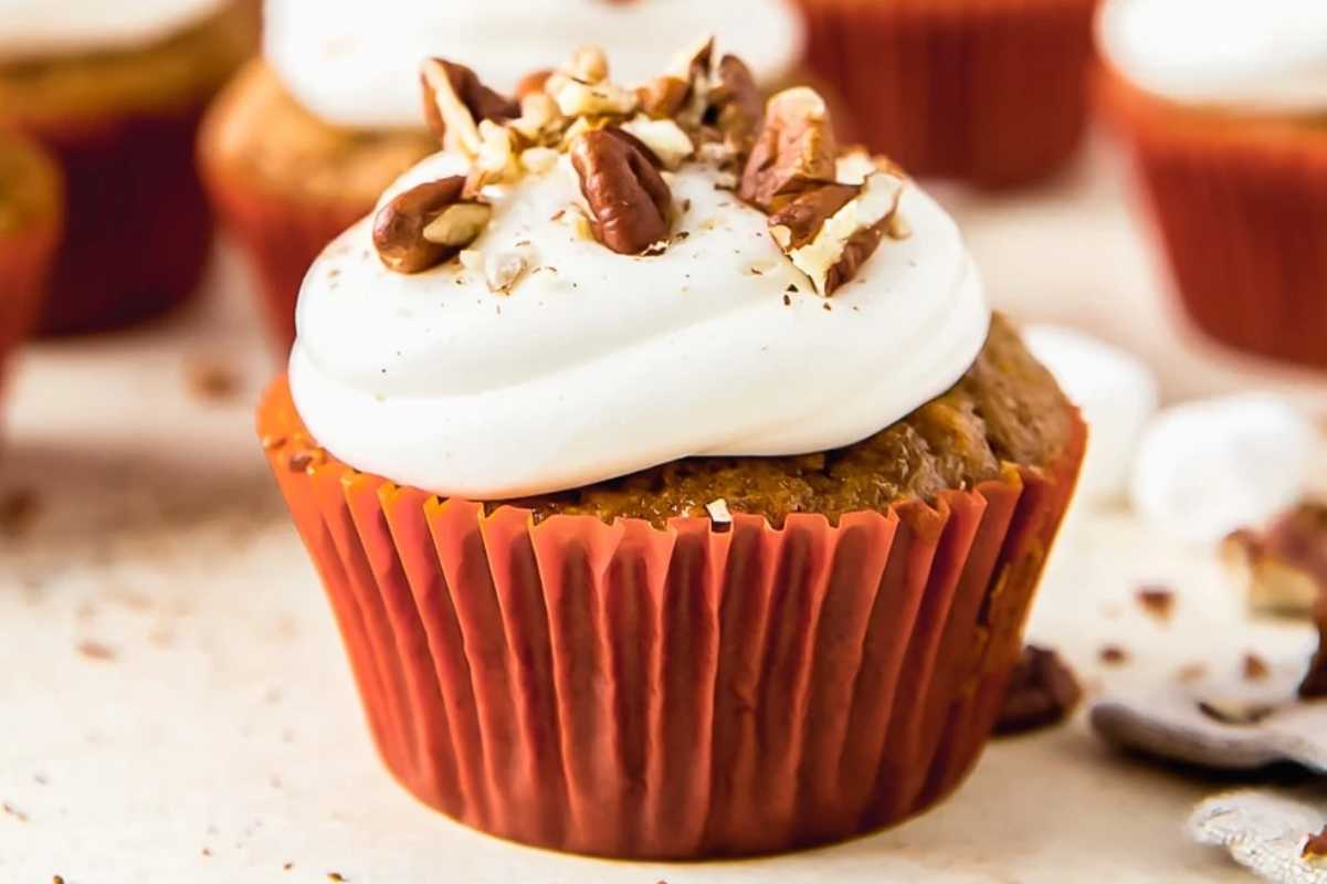 Easy Sweet Potato Cupcakes with Marshmallow Frosting. 