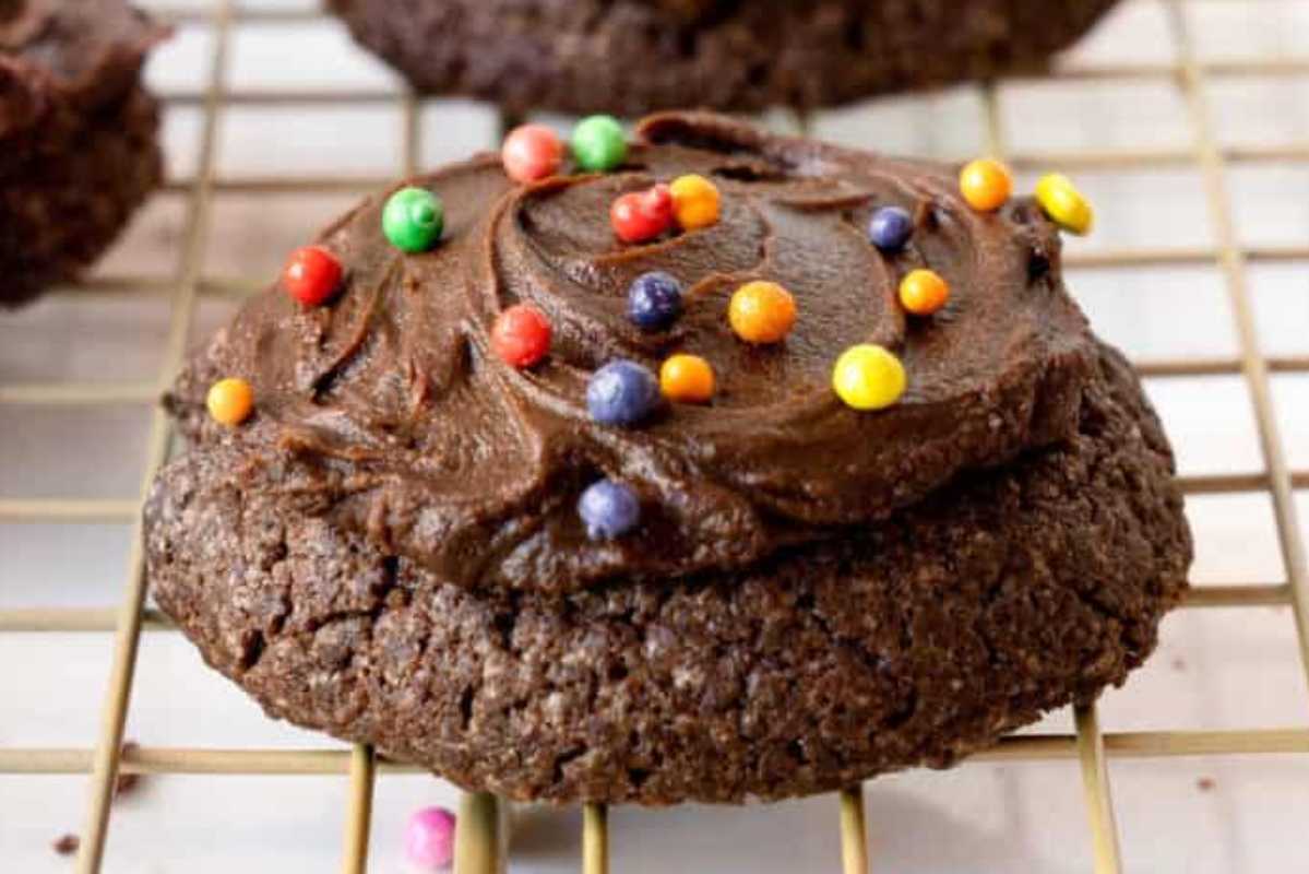 Frosted Chocolate Cake Mix Cookies (5 Ingredients!). 