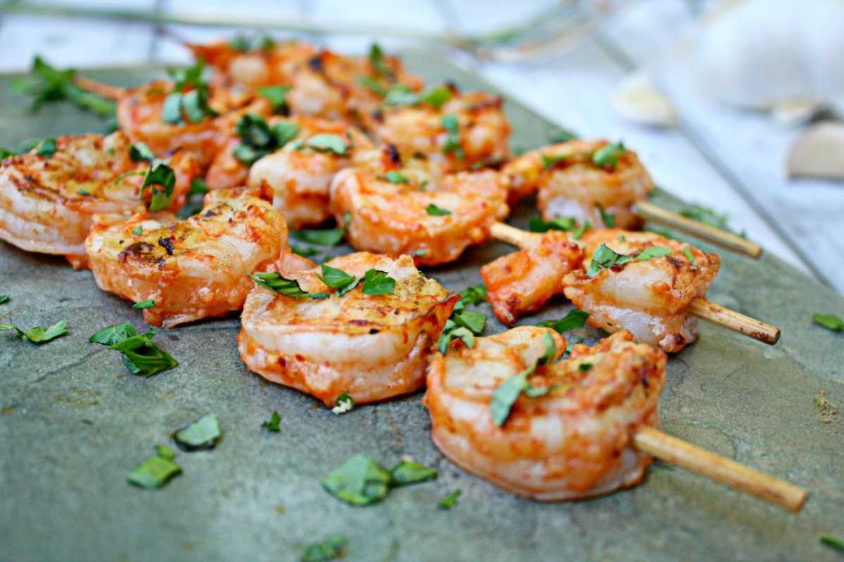 Grilled Shrimp With Salsa And Garlic Marinade. 
