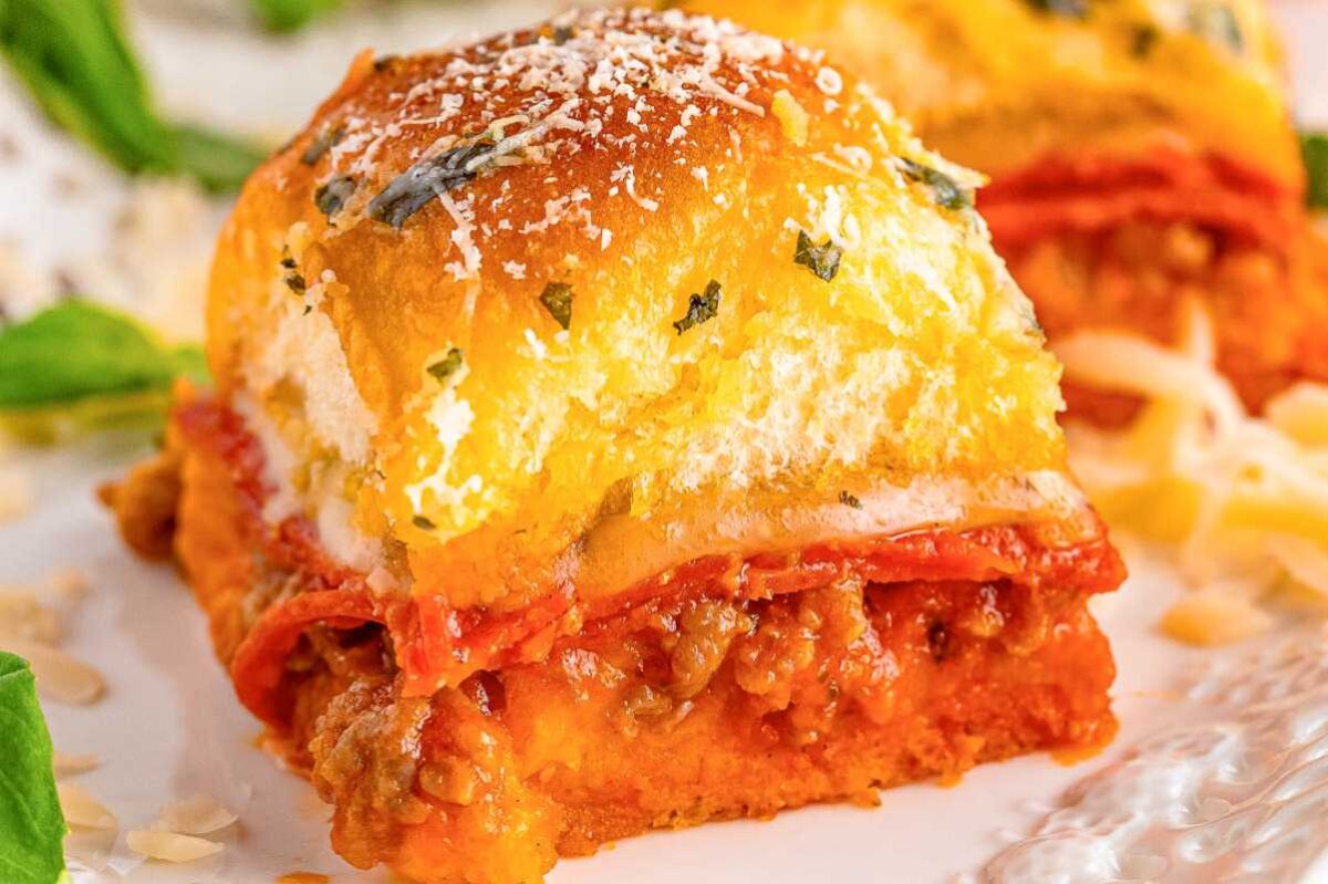 Hawaiian Roll Pull Apart Pizza Sliders. 