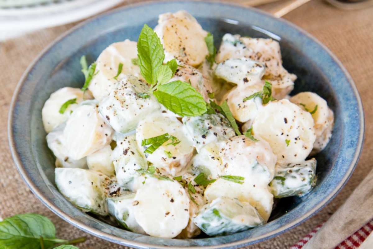 Healthy No Mayo Potato Salad With Cucumber & Mint {vegetarian}.