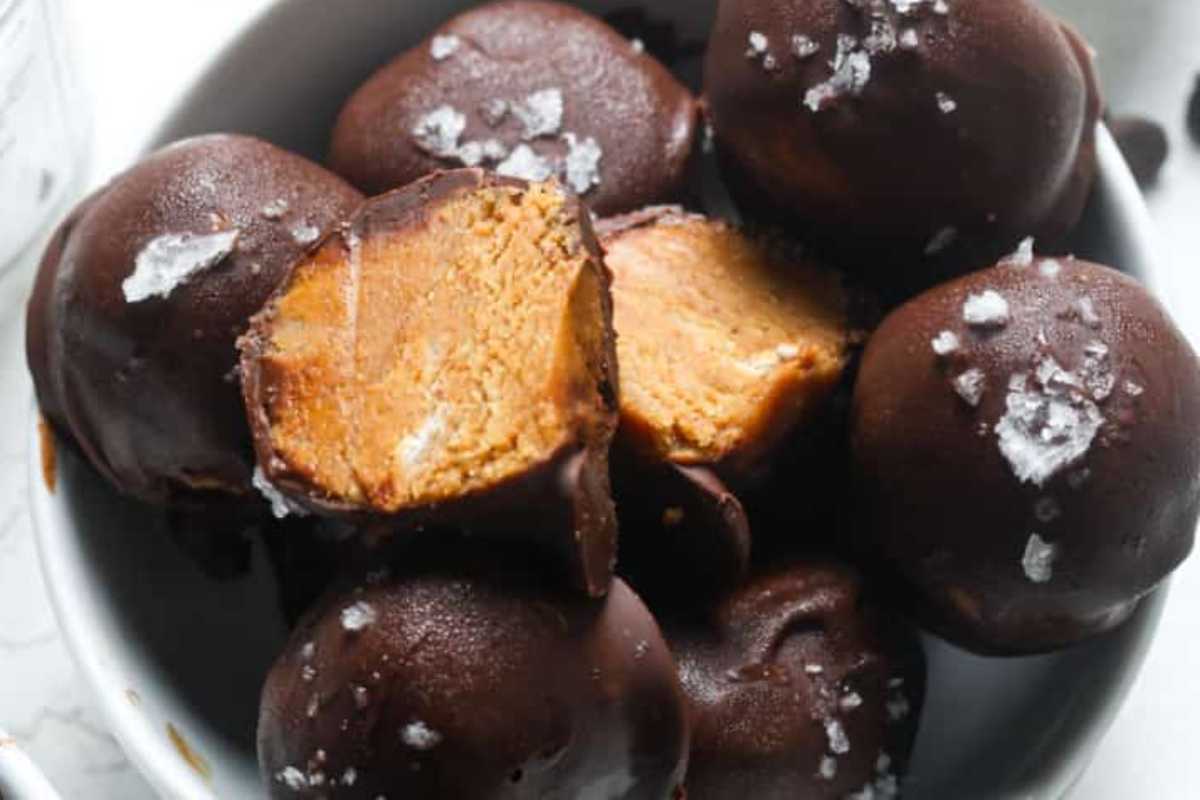 Healthy Peanut Butter Balls. 