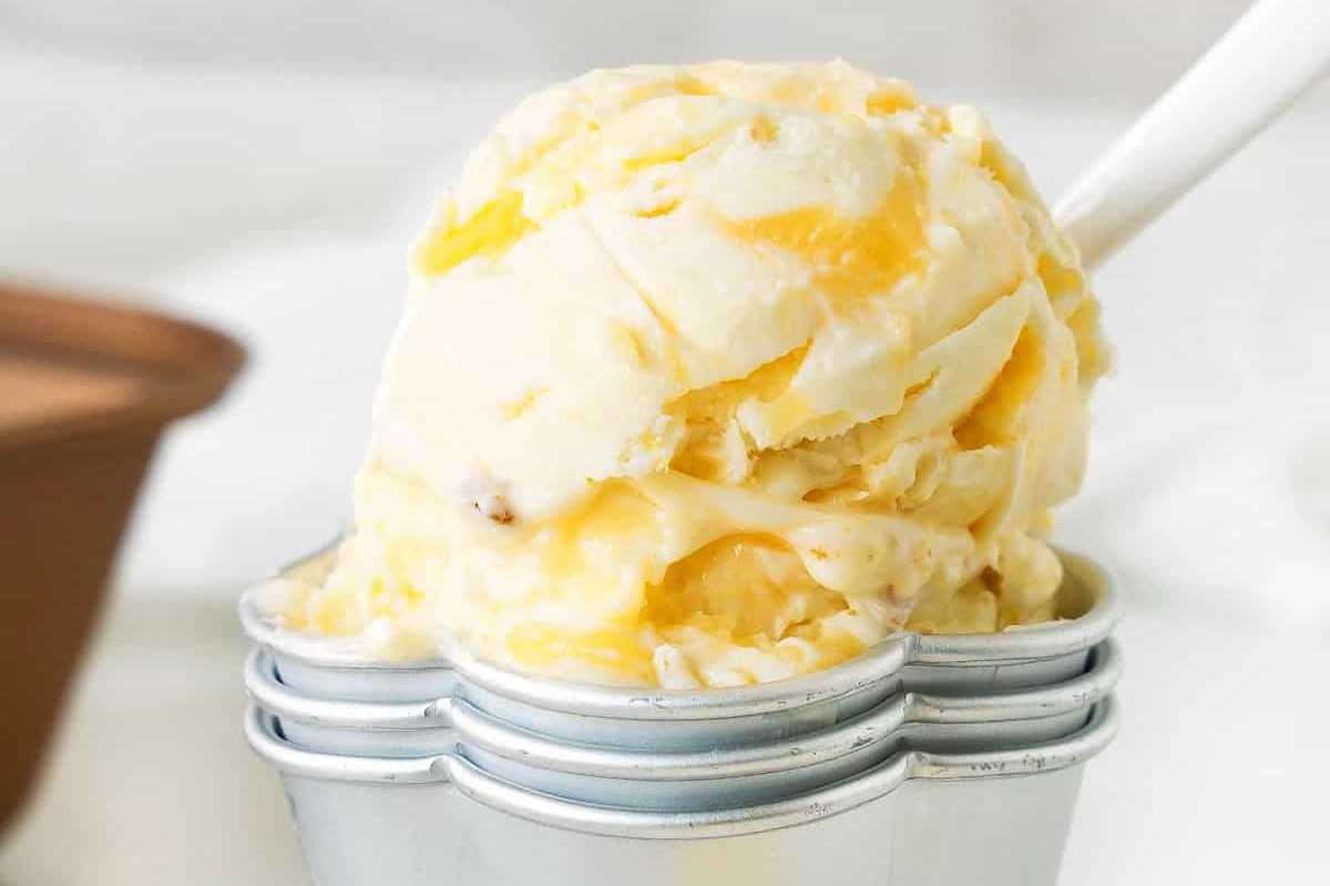 Homemade Lemon Ice Cream (No-Churn Recipe). 