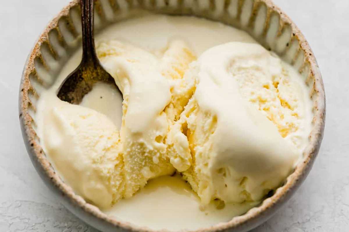 Homemade Vanilla Ice Cream Recipe. 