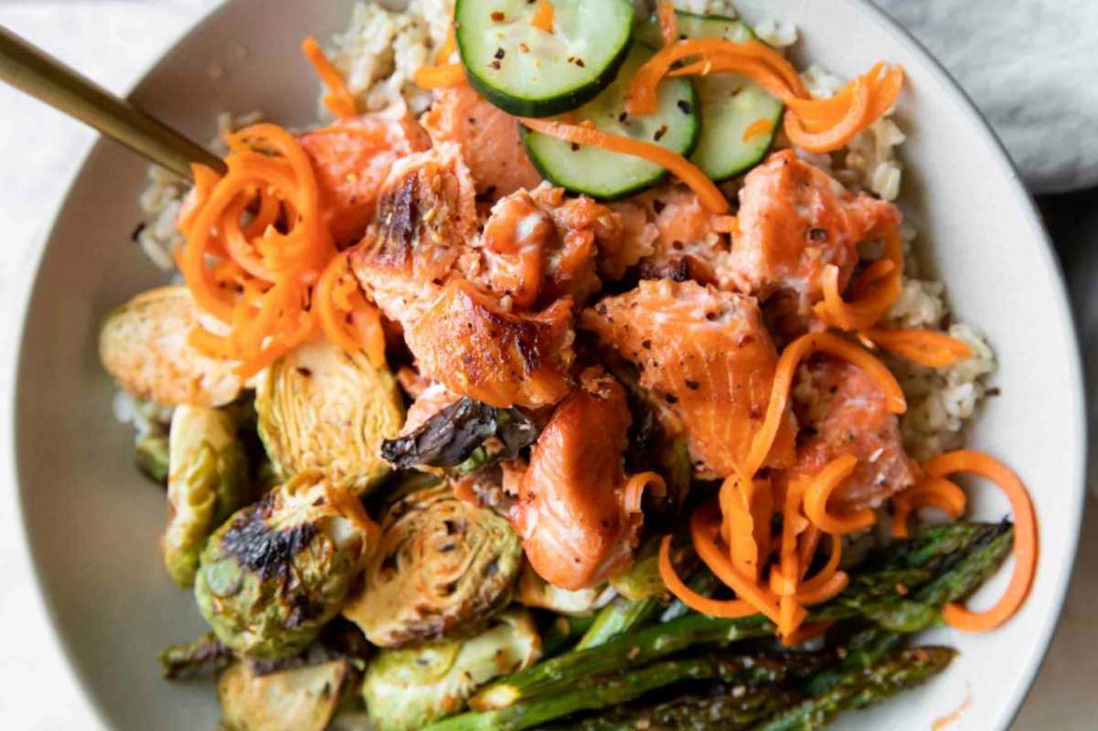 Hot Honey Salmon (Easy Bowl Recipe!). 