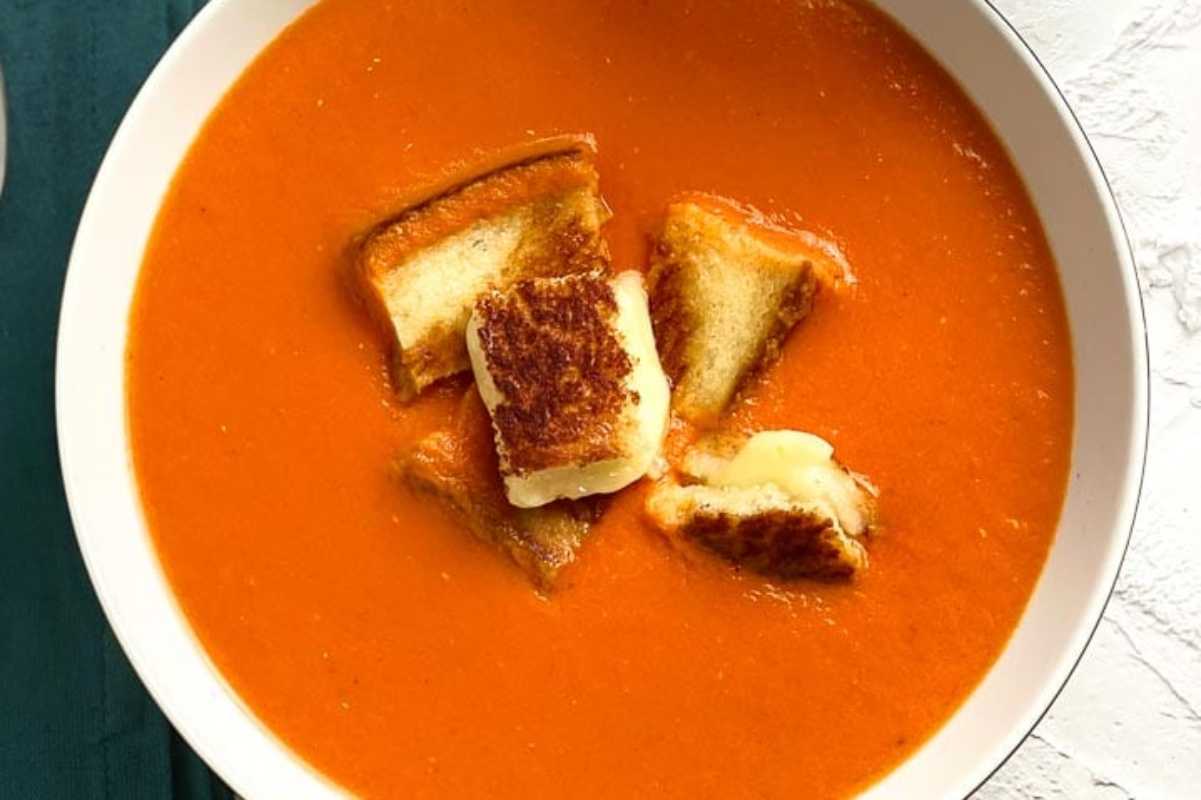 Low Fodmap Cream Of Tomato Soup With Grilled Cheese Croutons.