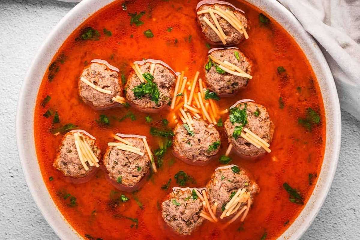 Meatball Soup (Levantine Kofta And Noodle Soup Recipe). 