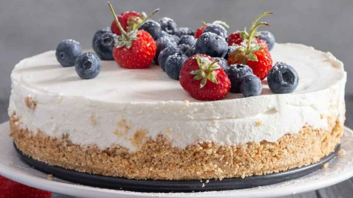 No-Bake Berry Greek Yogurt Pie Recipe.