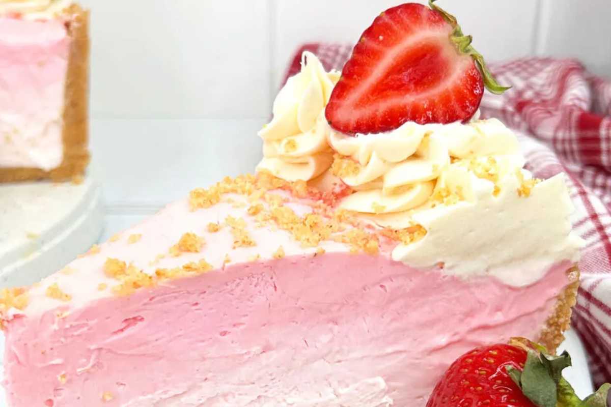 No Bake Strawberry Cream Cheesecake. 