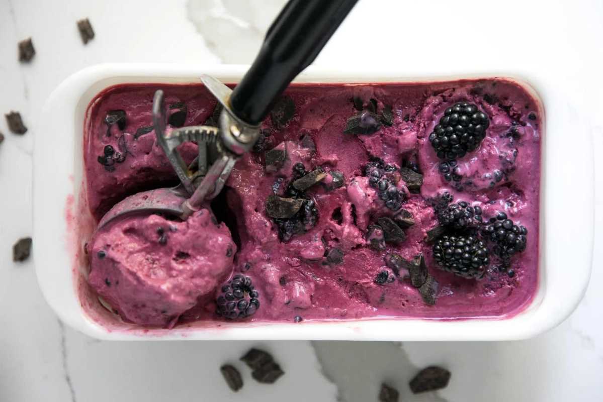 No Churn Blackberry And Chocolate Chunk Ice Cream.