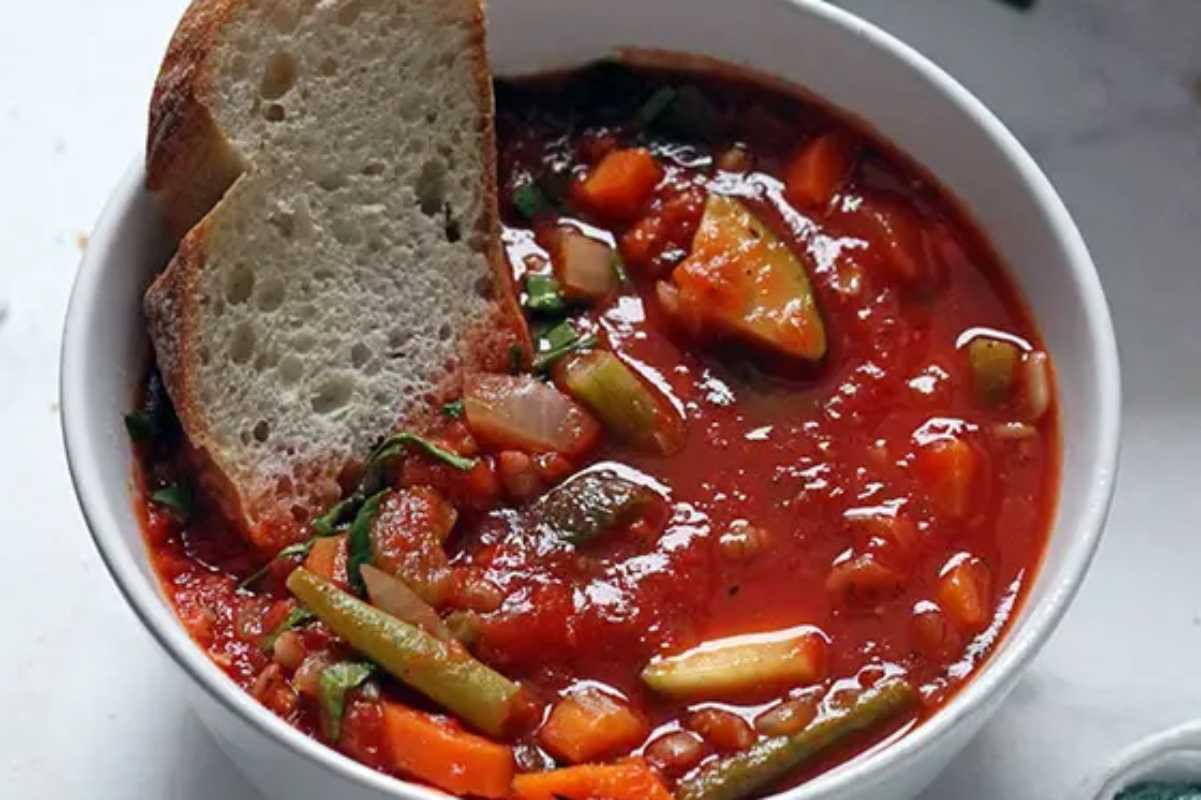 One Pot Vegan Minestrone Soup. 